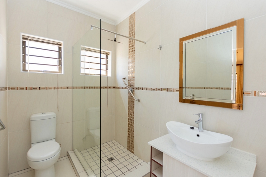 5 Bedroom Property for Sale in Country Club Western Cape